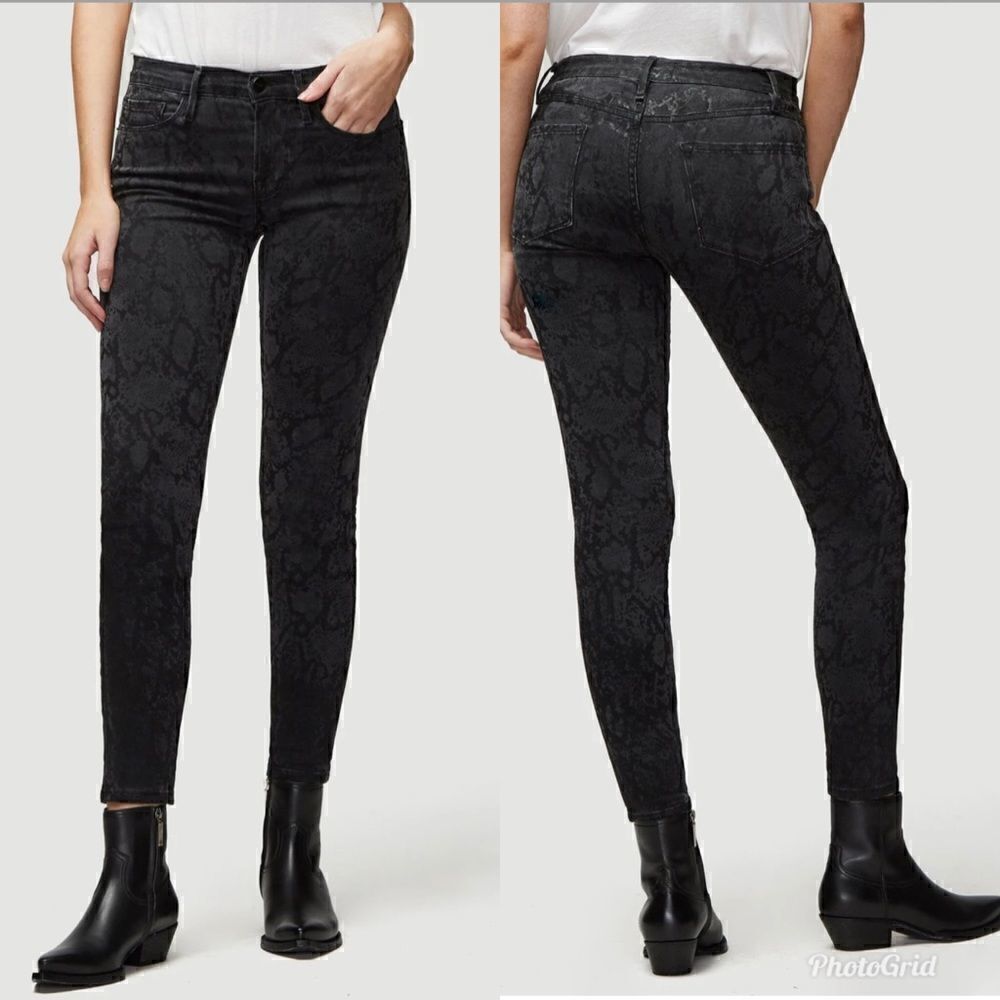 Revolve FRAME - Le Skinny Jeans De Jeanne Tonal Python